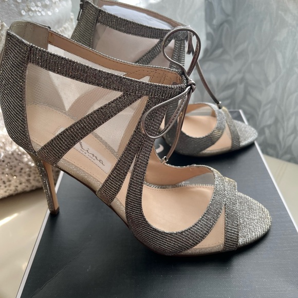 Nina Metallic “Cherie” Strappy Heels, New - Picture 2 of 7